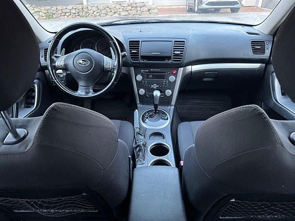 Subaru Legacy 12 of 22