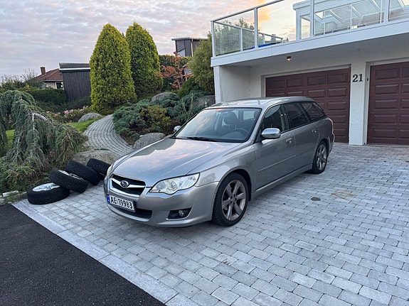 Subaru Legacy 3 of 22