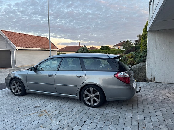 Subaru Legacy 8 of 22