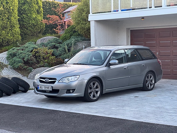 Subaru Legacy 4 of 22