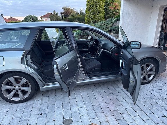 Subaru Legacy 17 of 22