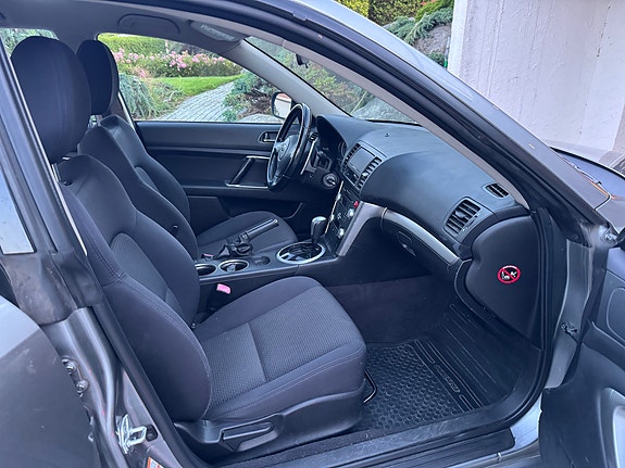 Subaru Legacy 14 of 22