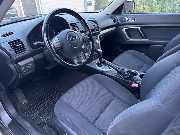 Subaru Legacy 13 of 22