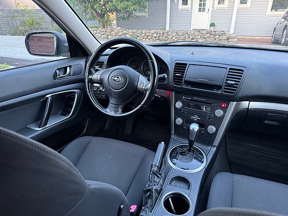 Subaru Legacy 11 of 22