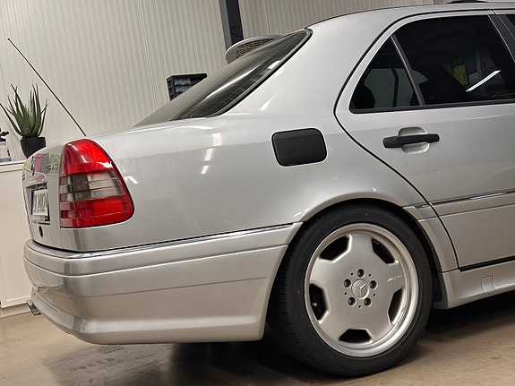 Mercedes-Benz C36 2 of 11