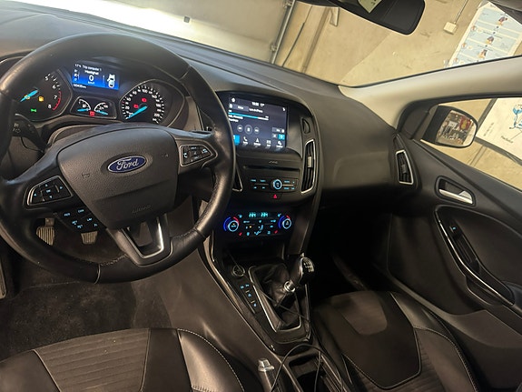 Ford Focus 5 of 8