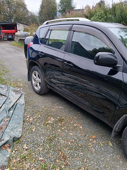 Toyota RAV4 7 of 9