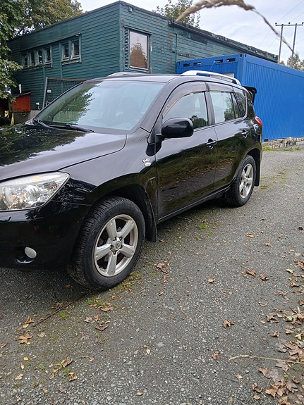 Toyota RAV4 8 of 9