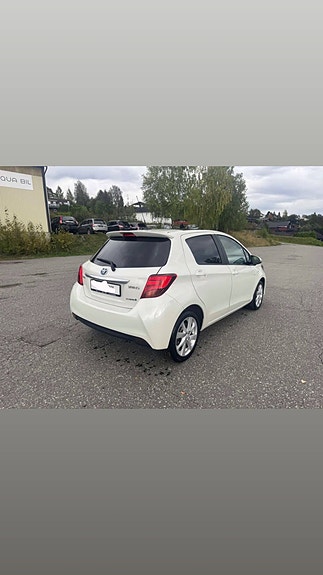 Toyota Yaris 19 of 19