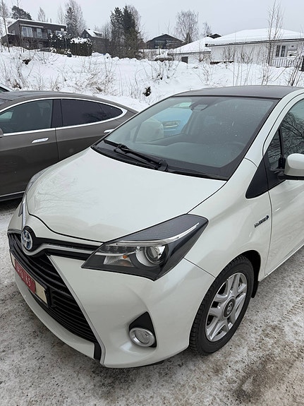 Toyota Yaris 4 of 19