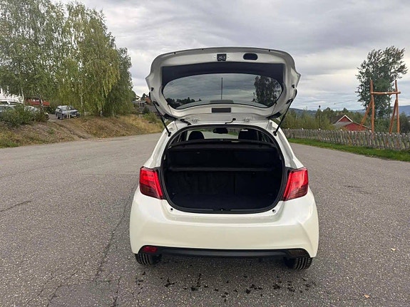 Toyota Yaris 18 of 19