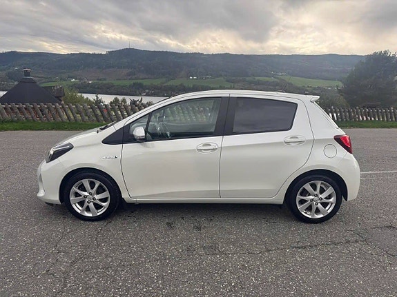 Toyota Yaris 15 of 19