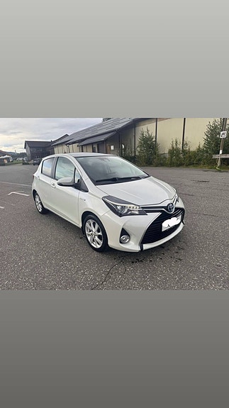 Toyota Yaris 16 of 19