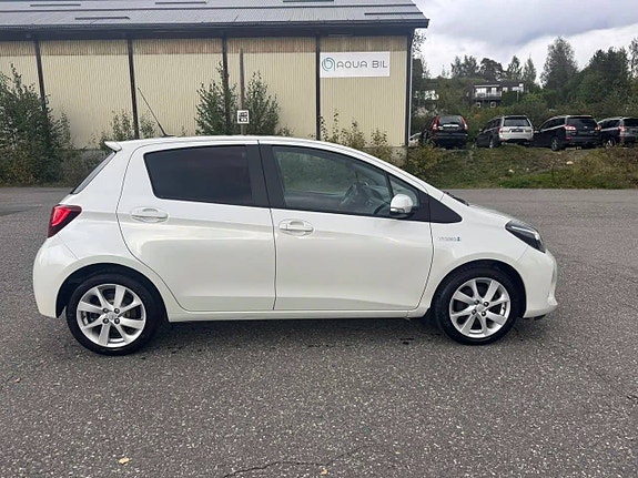 Toyota Yaris 17 of 19
