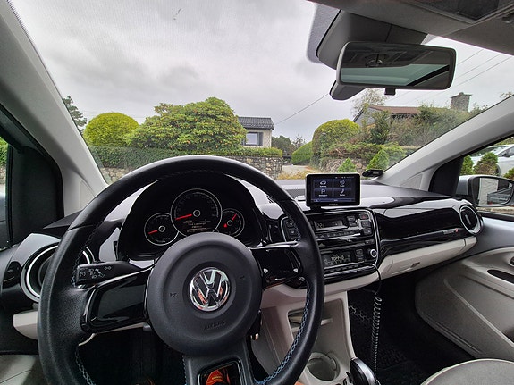Volkswagen e-Up! 11 of 13