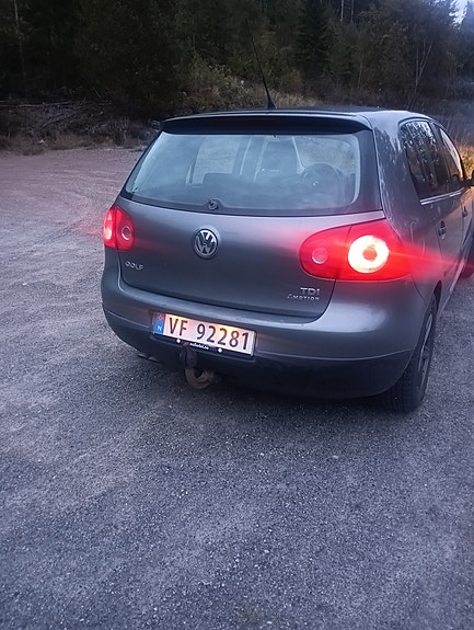 Volkswagen Golf V 3 of 9