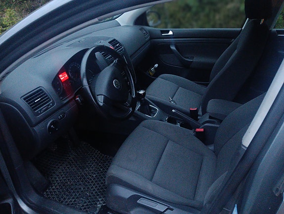 Volkswagen Golf V 8 of 9
