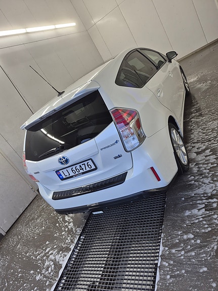 Toyota Prius+ 5 of 14