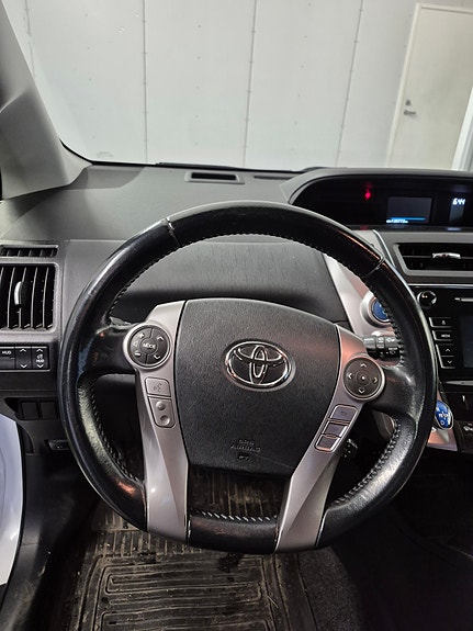 Toyota Prius+ 10 of 14