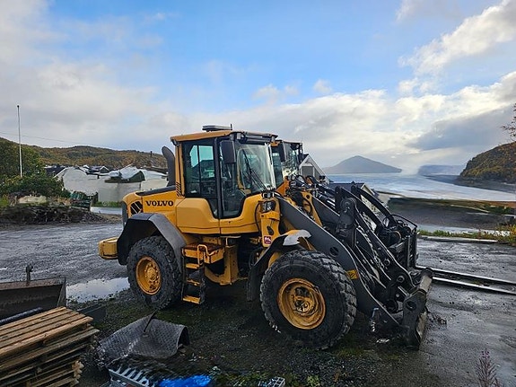 Volvo L60F 2 of 11