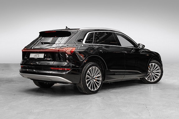 Audi e-tron 8 of 30