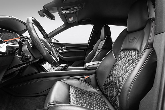 Audi e-tron 11 of 30