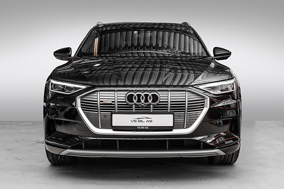 Audi e-tron 4 of 30