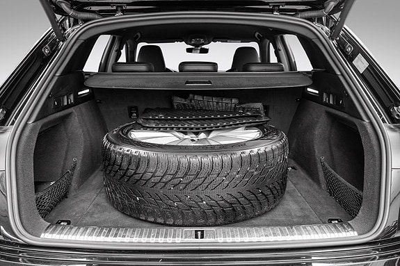 Audi e-tron 28 of 30