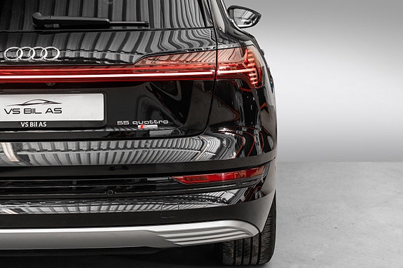 Audi e-tron 7 of 30
