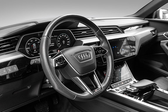 Audi e-tron 10 of 30