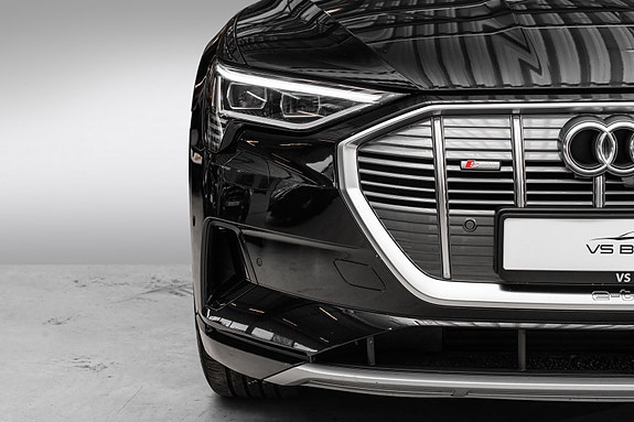 Audi e-tron 2 of 30