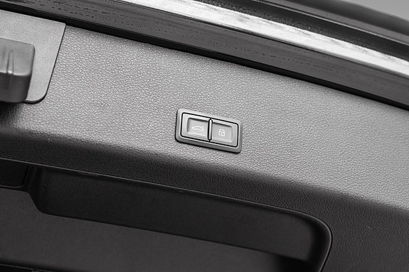 Audi e-tron 29 of 30