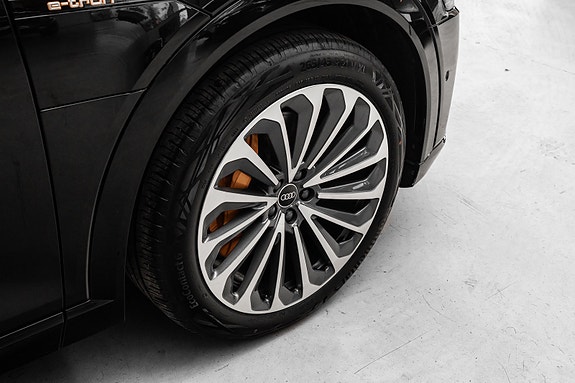 Audi e-tron 9 of 30