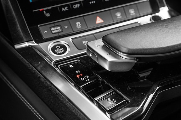 Audi e-tron 13 of 30