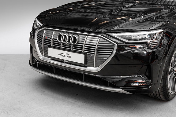 Audi e-tron 3 of 30