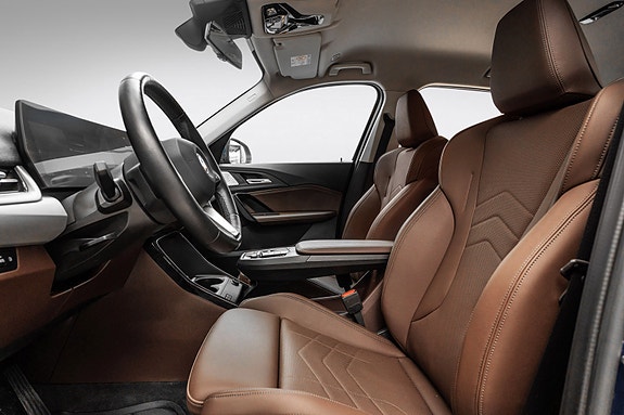 BMW iX1 12 of 30