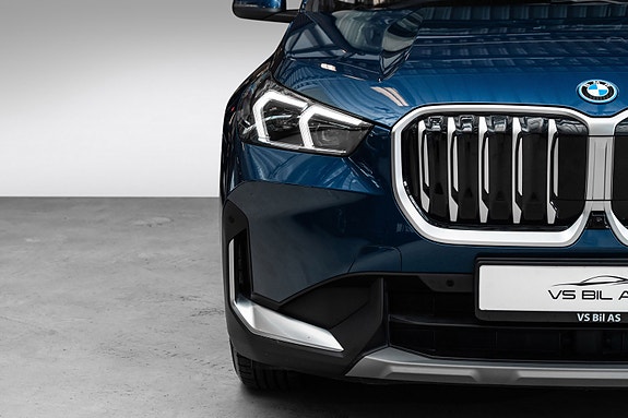 BMW iX1 2 of 30