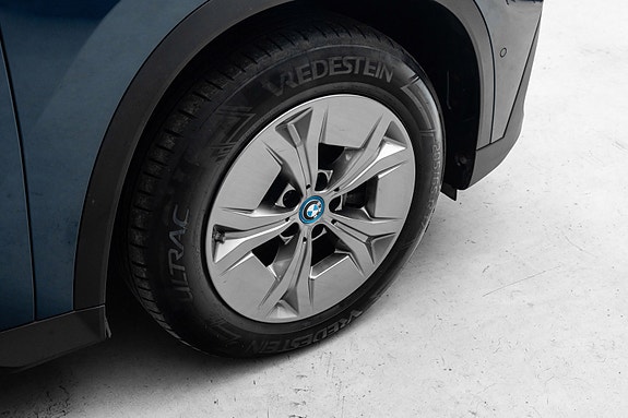 BMW iX1 10 of 30