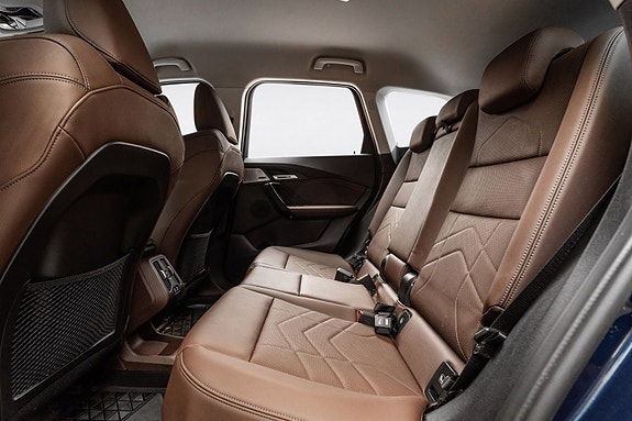BMW iX1 18 of 30