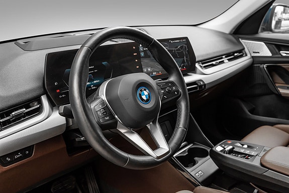 BMW iX1 11 of 30