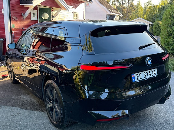 BMW iX 7 of 14