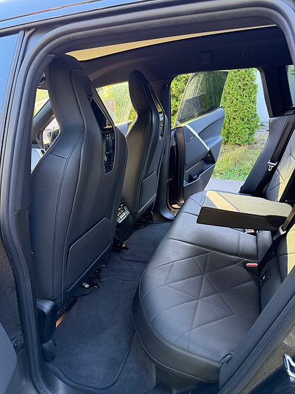 BMW iX 11 of 14