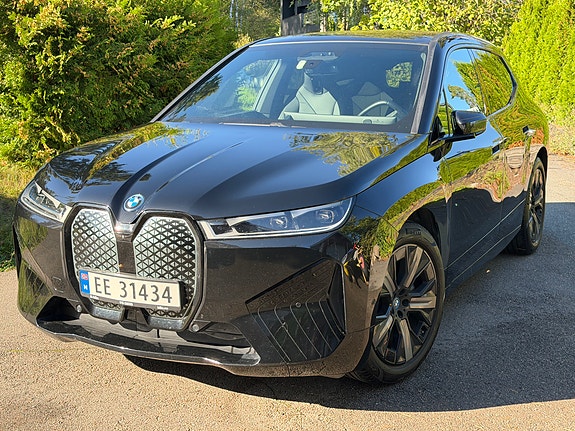 BMW iX 2 of 14