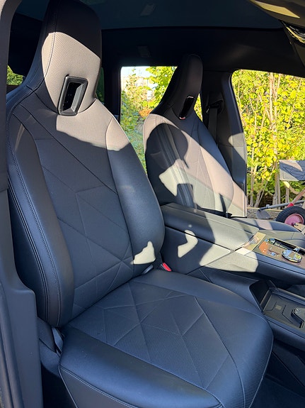 BMW iX 9 of 14
