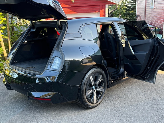 BMW iX 5 of 14