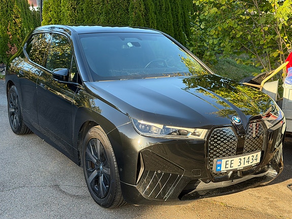 BMW iX 4 of 14