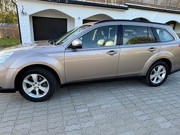 Subaru Outback 2 of 30