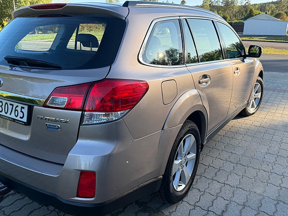 Subaru Outback 8 of 30