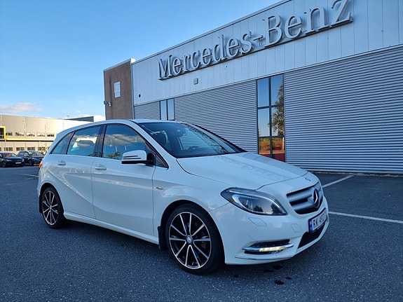 Mercedes-Benz B180 d 2 of 25
