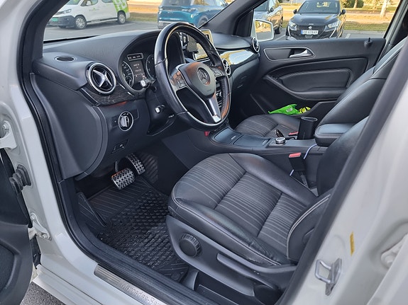 Mercedes-Benz B180 d 21 of 25